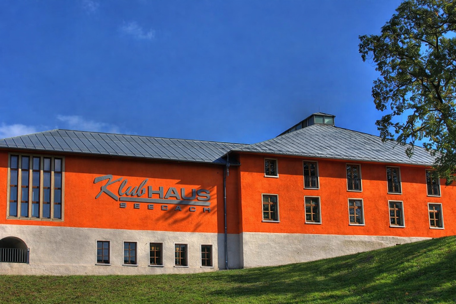 Außenansicht des Klubhauses Seebach