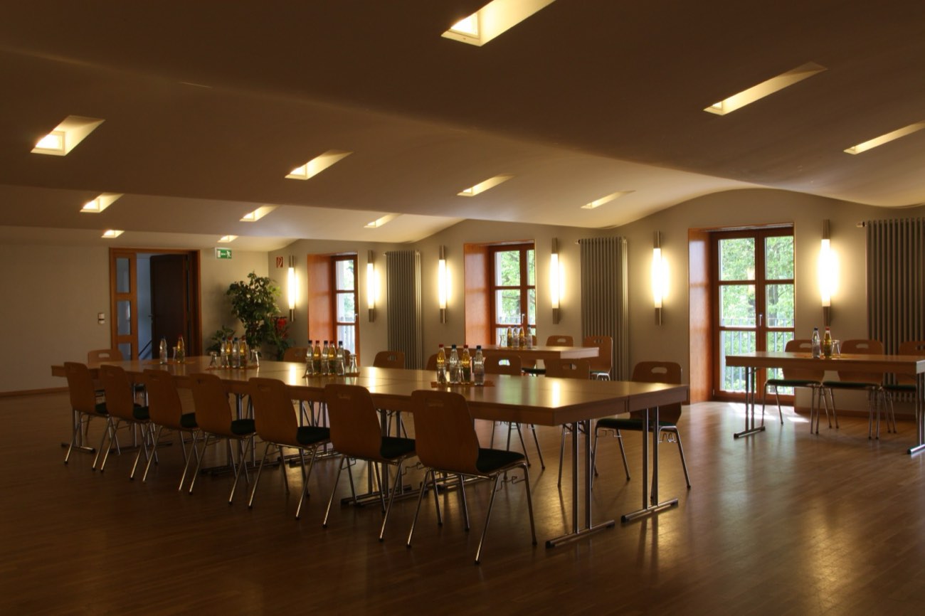 Das Bürgerzimmer mit einzelnen Tischen