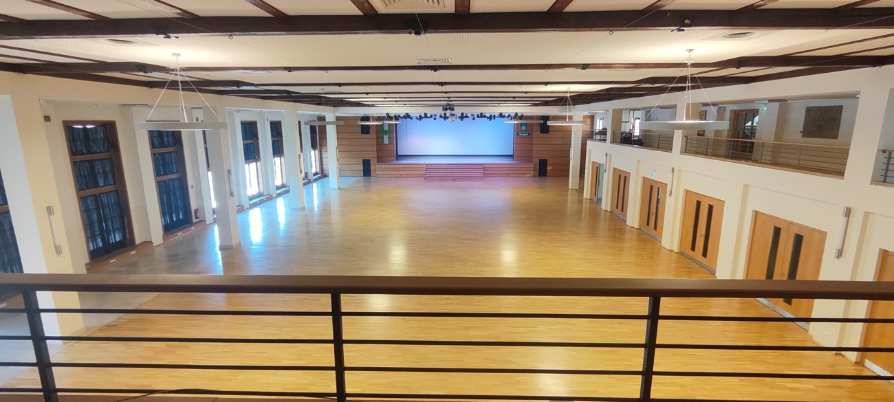 Der Saal von der Empore aus gesehen