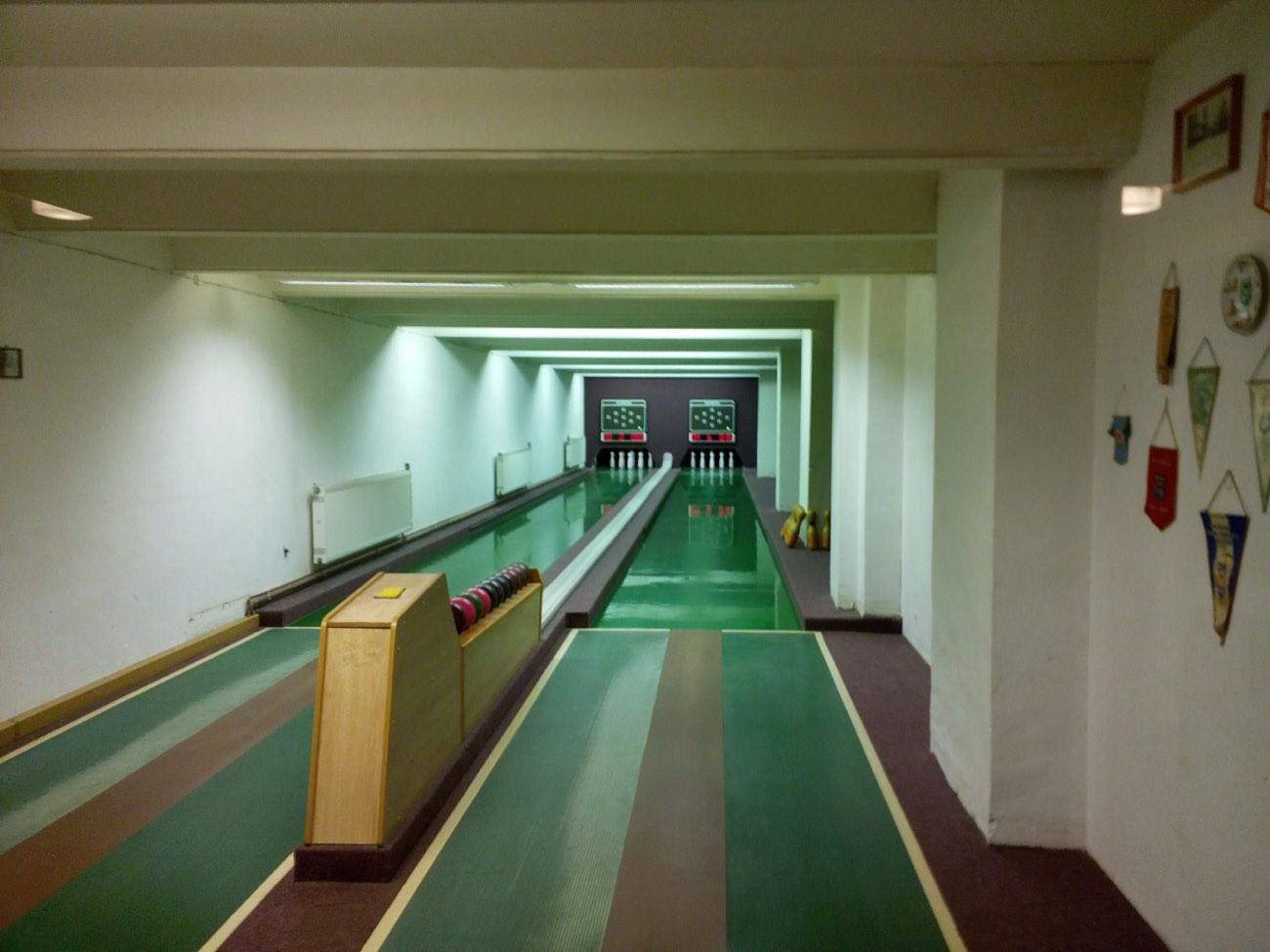 Die Kegelbahn in ganzer Länge
